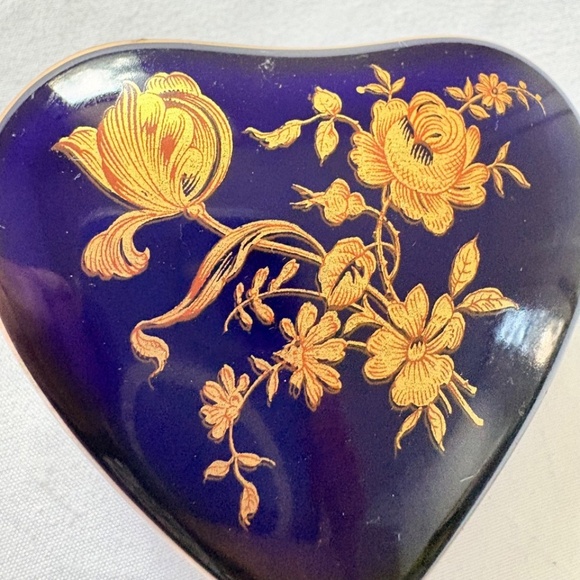 Vintage Limoges Rochard France Cobalt Blue & Gold Hand Painted Heart Box - Picture 10 of 10